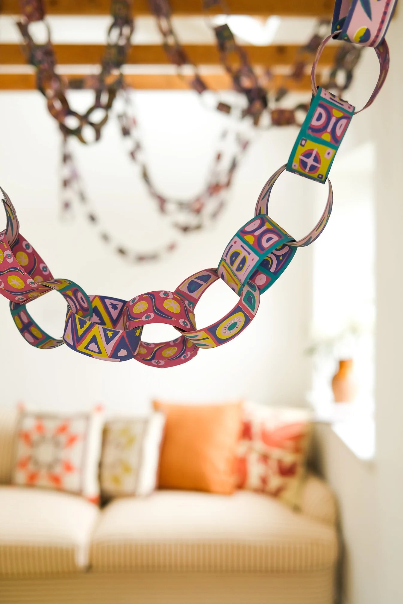 Bloomsbury Tate Printed Paper Chains