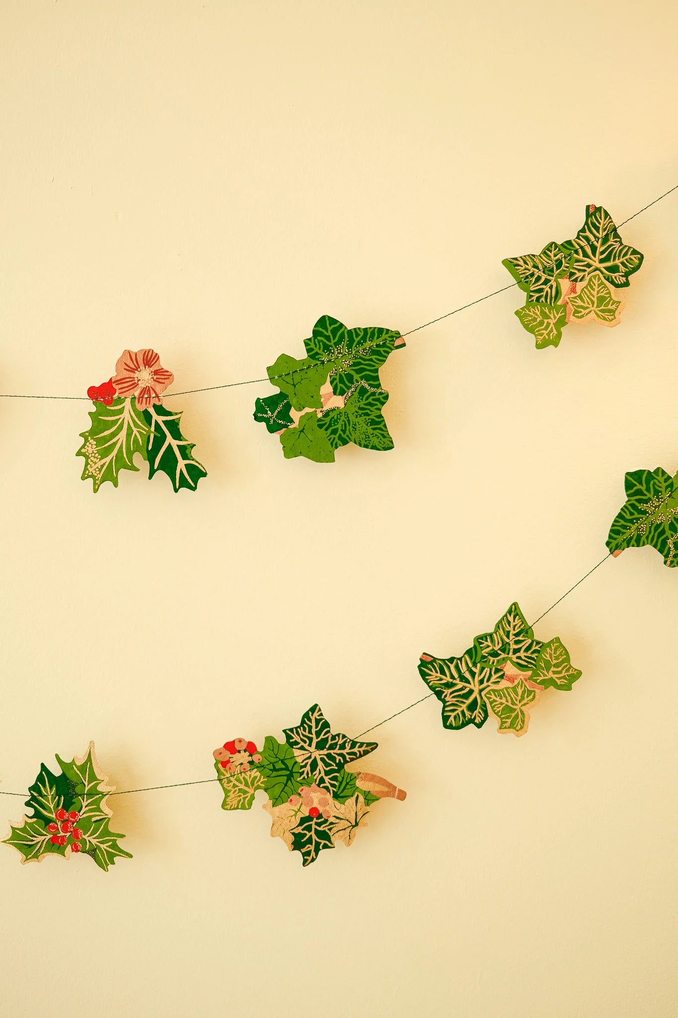 Holly And Ivy Garland