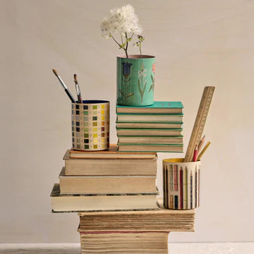 Enamel Everything Pot - Vintage Pencils