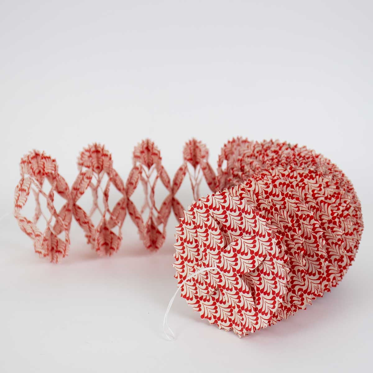 Kathmandu Bunch Garland - off white/red