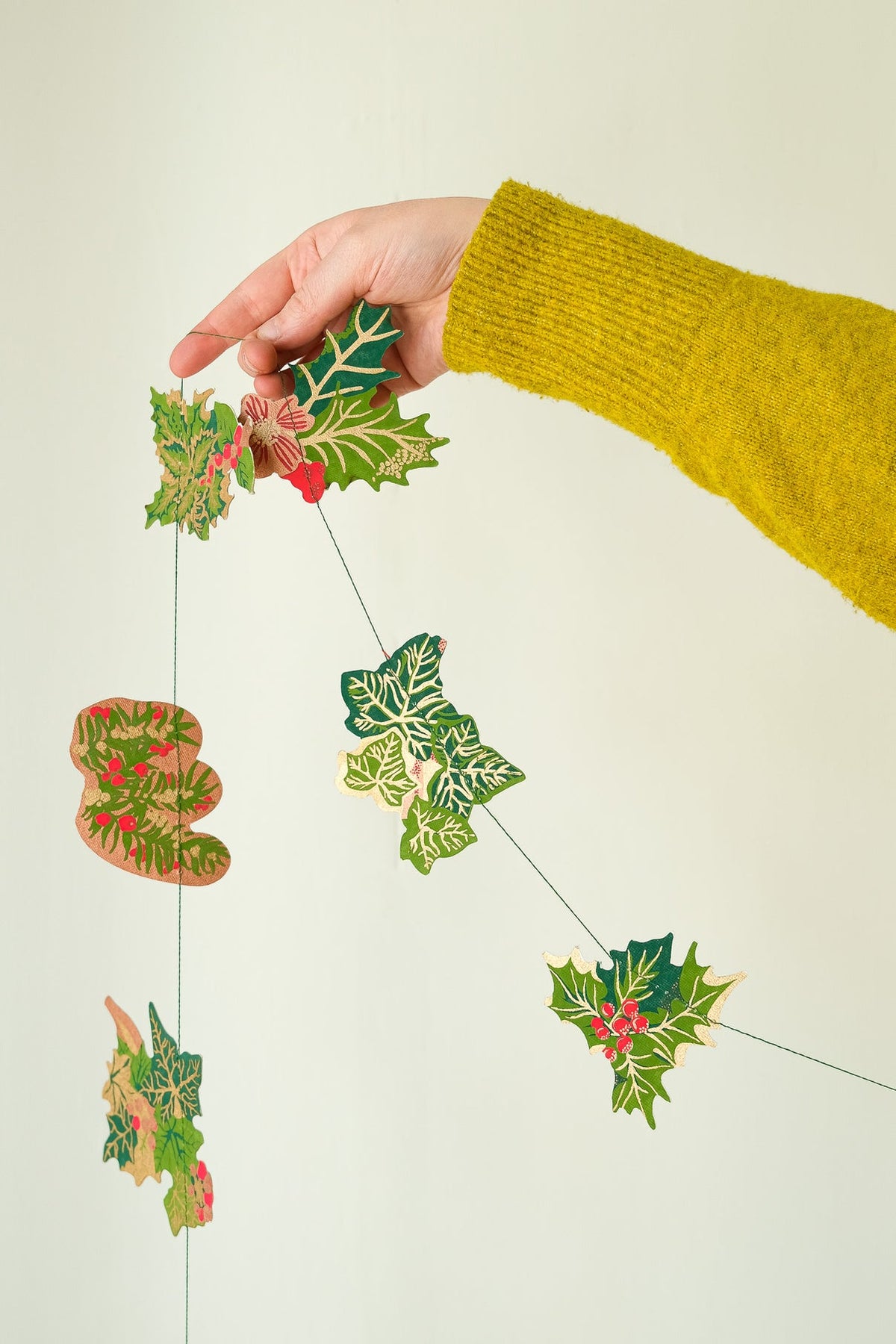 Holly And Ivy Garland
