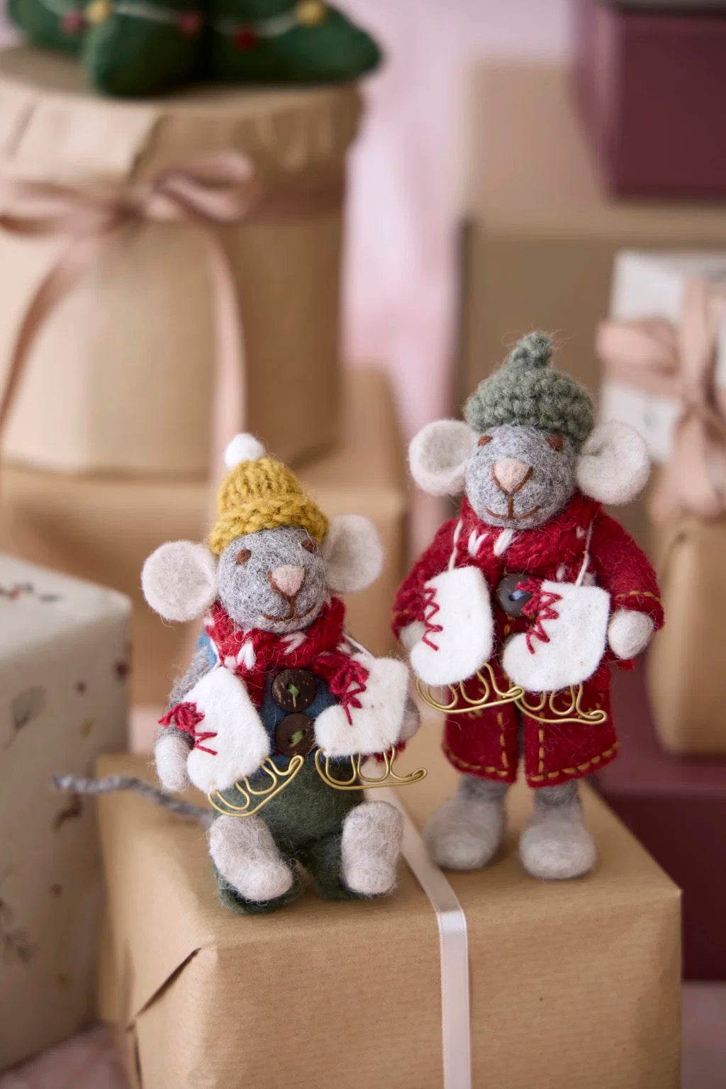 Small Grey Mouse With Waistcoat & Skates