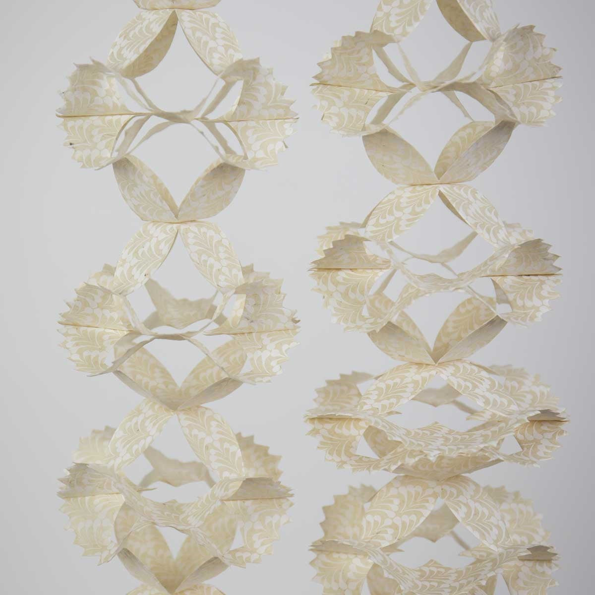 Kathmandu Bunch Garland - off white/white